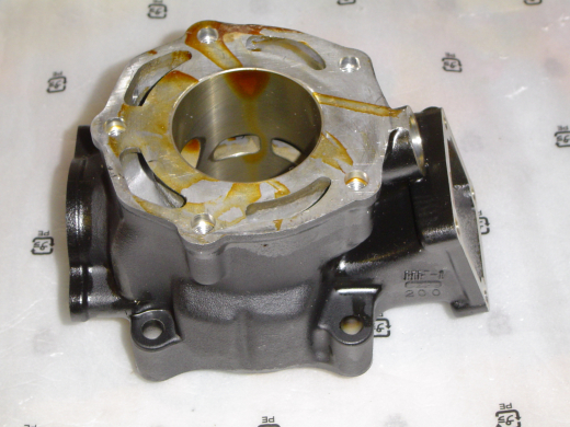 Zylinder &quote; A &quote; rechts vo. NS400R,12101KM9760