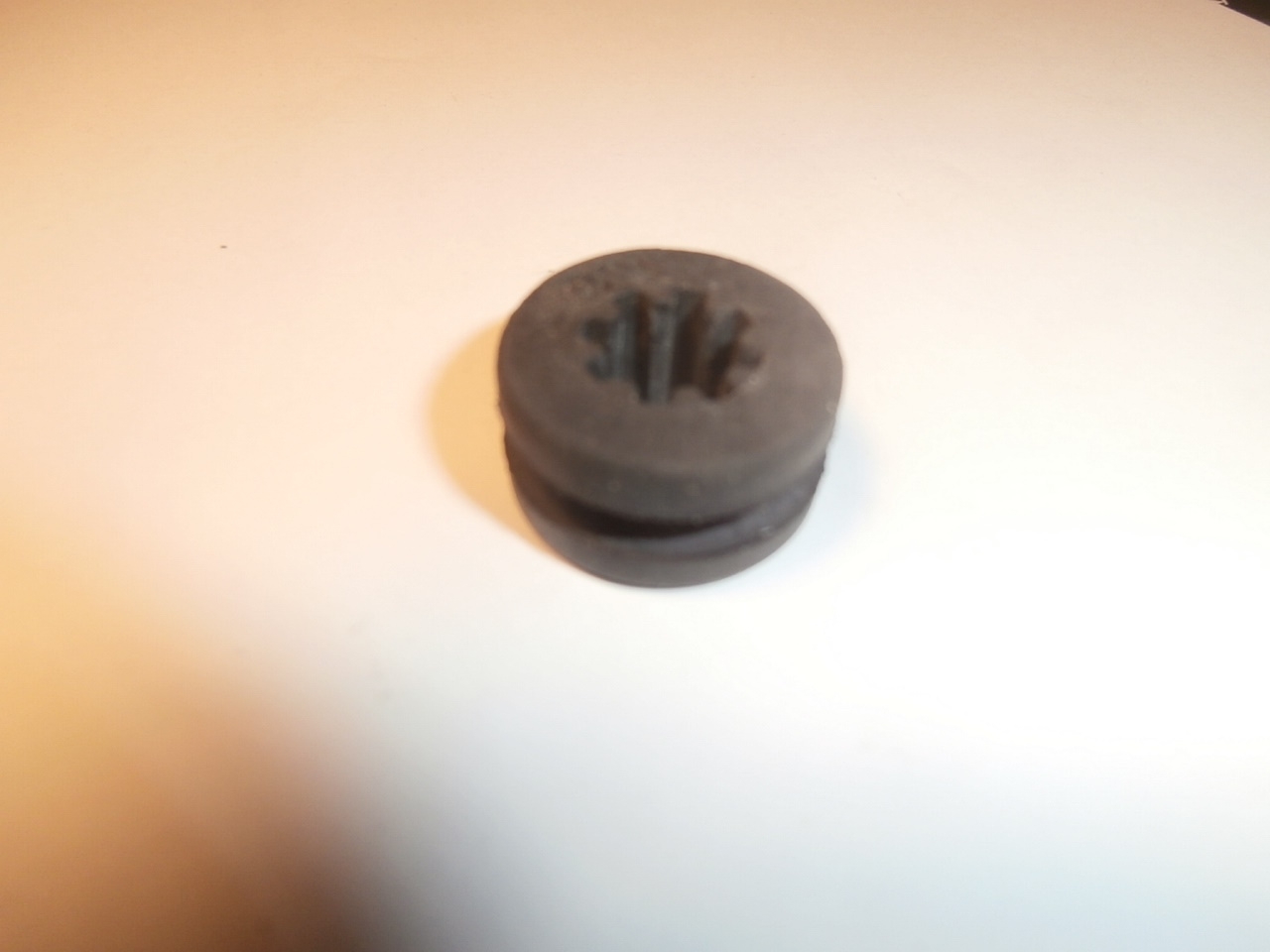 Gummibuchse für Verkleidung,Kotflügel, 64122KV0000