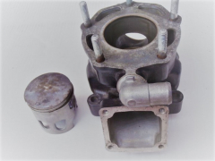 NS400R Zylinder ( C ) stehend m. Kolben gebraucht,12113KM9760